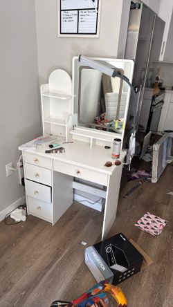 Vanity desk