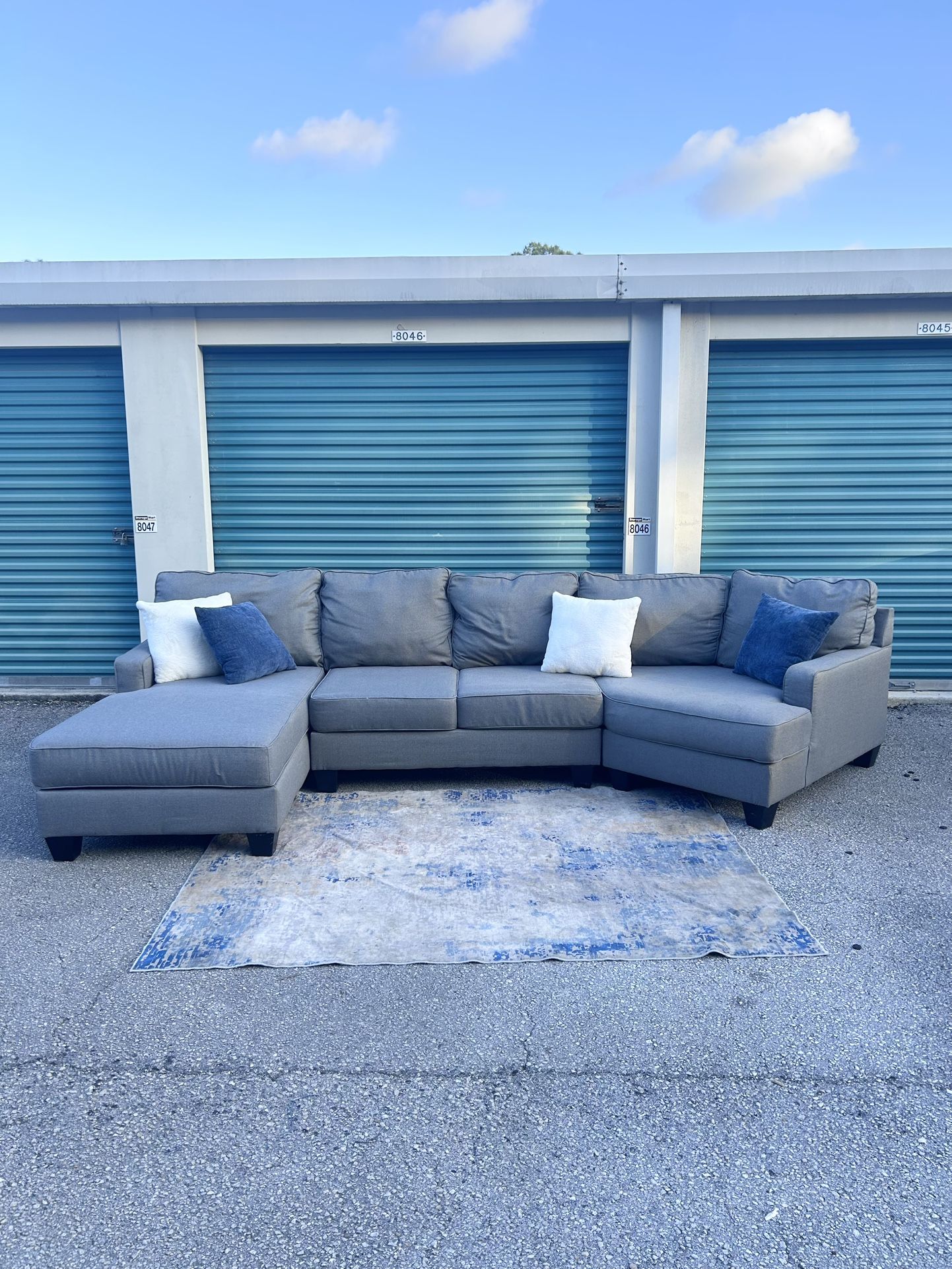 Gray Sectional Couch, Free Delivery!🚚