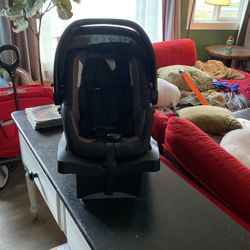 Evenflo Baby Car Seat With Base
