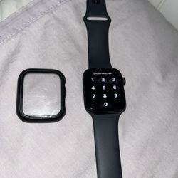 Apple Watch SE 2nd Gen (Amazing Condition)