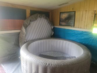 Brand new jacuzzi just bought it 6 months ago it is very clean