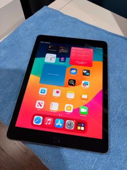 iPad 6th Gen (READ DESCRIPTION)