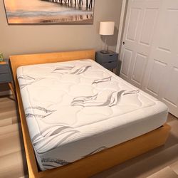 Queen mattress - like new (soft)