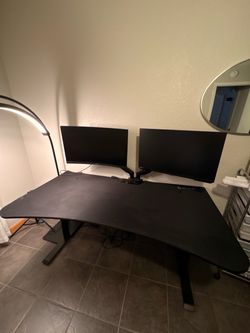 Arozzi Arena Gaming Desk with Samsung Odyssey G4 and ASUS TUF Gaming VG27V Monitors