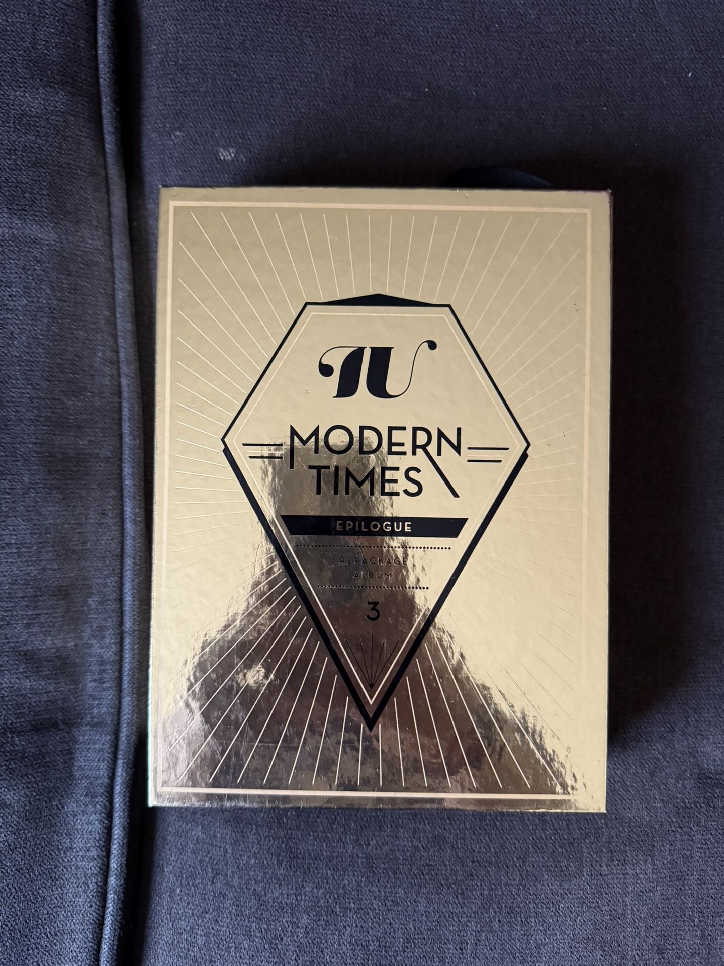 IU modern times limited album