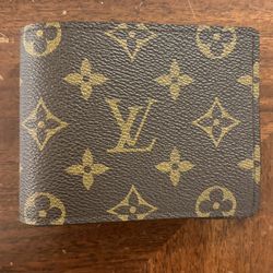 Louis Vuitton Multiple Wallet Monogram - Almost New!