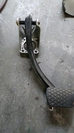 2007 GL450 brake pedal assembly