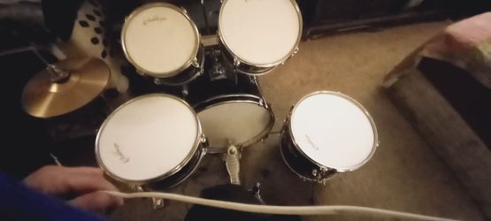 Kids5 piece drums set  black and white