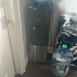 Water dispenser 