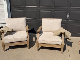 Outdoor chairs and couch with covers