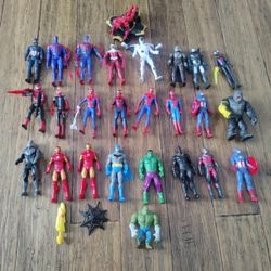 Lot Of 26 Small Marvel Figurine