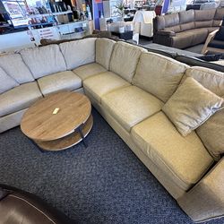 Floor model 2pc sectional with throw pillows