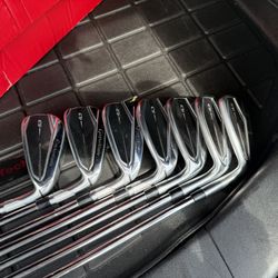 TaylorMade Qi irons 5-PW, AW Stiff