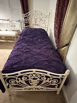 Antique Victorian White Heavy-Duty Wrought Iron Twin Bed Frame – True Vintage