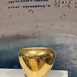 Golden Vase 