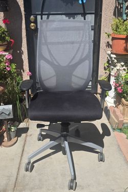 9 TO 5 OFFICE. CHAIR.