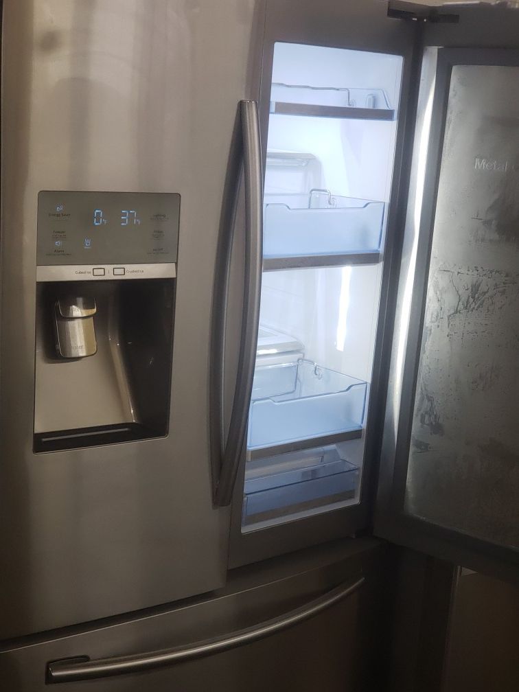 Samsung French door refrigerator show case