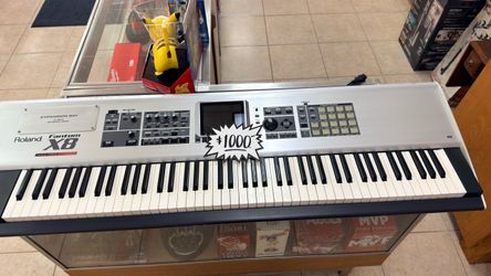 ROLAND FANTOM X8 88-KEYS MUSIC WORKSTATION