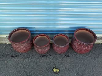 I have 4 Brand New Plant Pots.