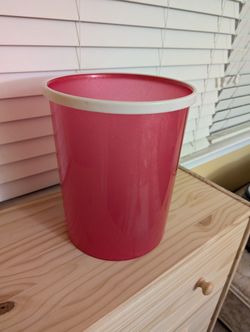 2.5 Gallon small Trash Can