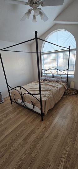 Queen Bed 4 Post 