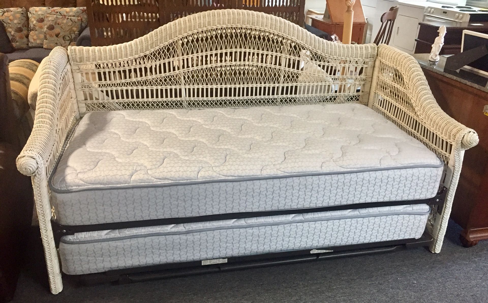 LATIF white wicker daybed with trundle and like new sealy mattresses