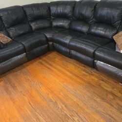 Leather sectional Couch Good Condition 