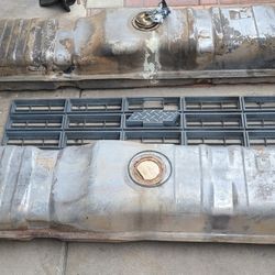 73-87 Chevy / Gmc Truck 20 Gal Tanks And Grill