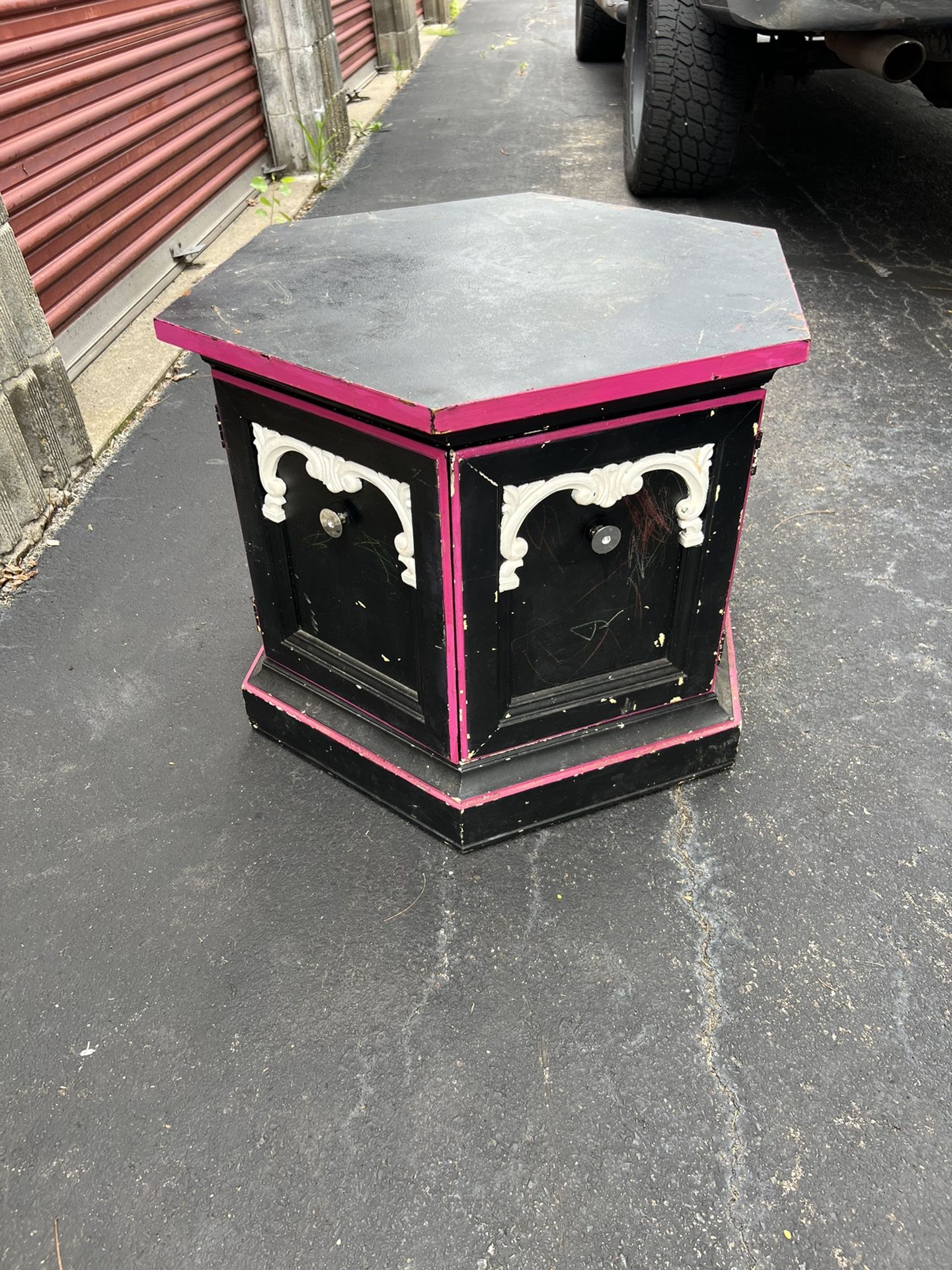Octagon End Table $15