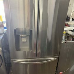 LG ThinQ French Door Refrigerator Dual Ice Maker With Craft Ice 