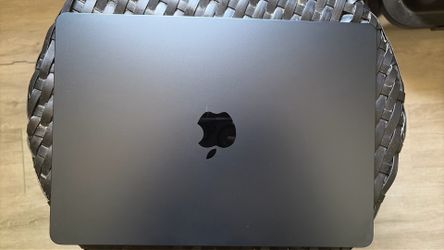 Like New 2026 MacBook Air 13” (16GB RAM, 1TB SSD) - Like New w/Box & charger. Color - Midnight