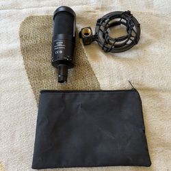 Audio Technica AT2035 Large Diaphragm mic w/shock mount & case