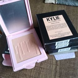 Kylie Cosmetics Makeup | Kylie Kylighter Cheers Darling | Color: Gold