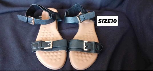 New women’s sandals size 10