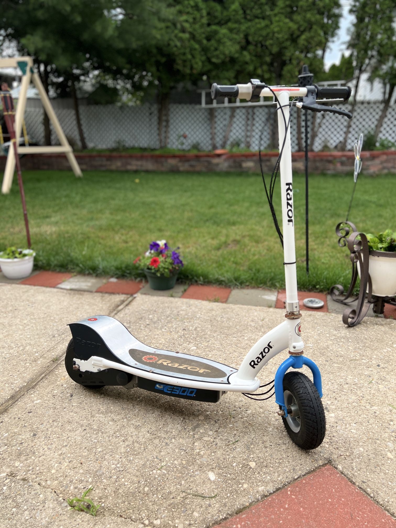 E300 Electric Scooter 