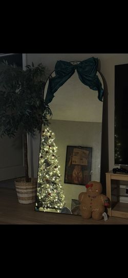 Tall Arch Mirror - Black