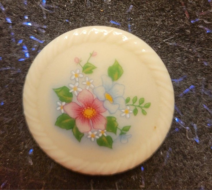 Avon 1984 Floral Ceramic Pin Brooch