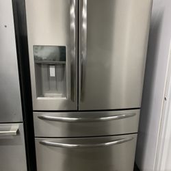 REFRIGERATOR 