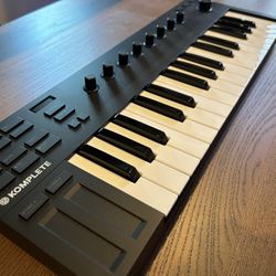 Native Instruments M32 Midi Keyboard Controller