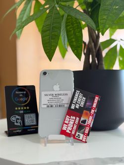 IPHONE 8 64GB UNLOCKED 🤍