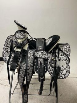 Montura charra bordada
