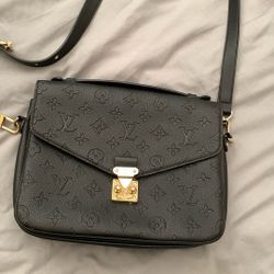 Black Purse And Wallet 