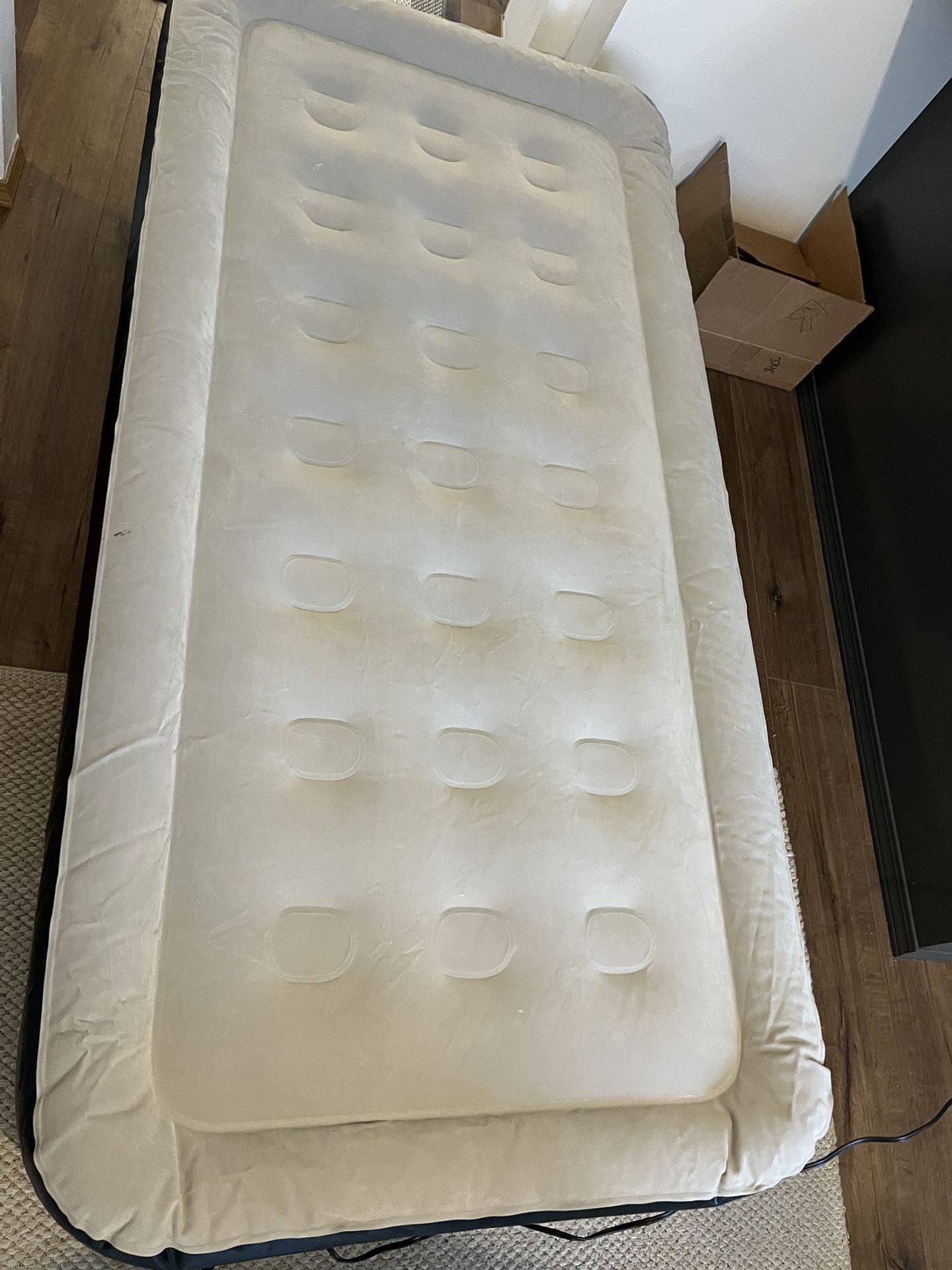 (PENDING) FREE Twin Size Deep Air Bed Mattress No Leaks 