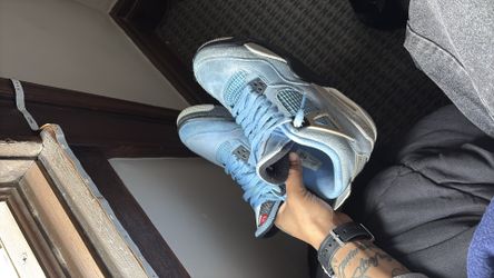 AIR JORDAN 4 RETRO UNIVERSITY BLUE
