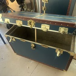 Classic Steamer Trunks