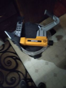 Bosttch  flooring  gun  like new
