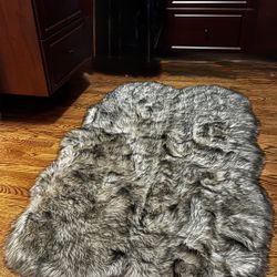 Faux Fur Lambskin Rug – 40”x68”