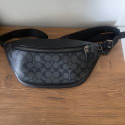Coach .Warren Belt Bag
