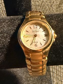 Mother of pearl gold watch