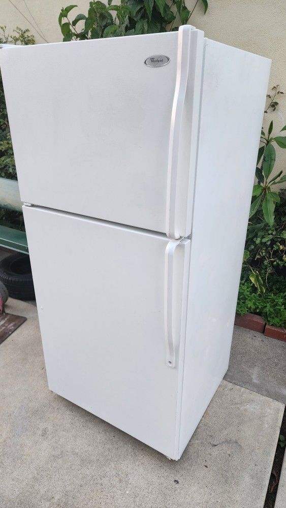 Precioso Refrigerador Whirlpool Seminuevo Listo Para Usar Super Limpio Lo Tengo Conectado Para Que Lo Mires Que Trabaja Bien $180